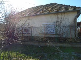 Eladó 90 m²-escsaládi ház Tiszakécske, Kerekdomb utca: 19'900'000 Ft
