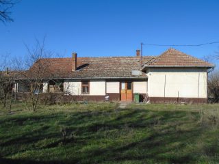 Eladó 90 m²-escsaládi ház Tiszakécske, Kerekdomb utca: 19'900'000 Ft