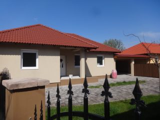 Eladó 75 m²-escsaládi ház Tiszakécske, Kőrösi utca: 63'800'000 Ft