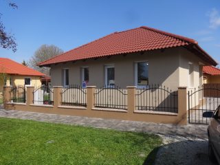 Eladó 75 m²-escsaládi ház Tiszakécske, Kőrösi utca: 63'800'000 Ft