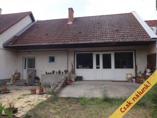 Eladó 250 m²-escsaládi ház Tiszakécske, Kossuth Lajos utca: 85'000'000 Ft