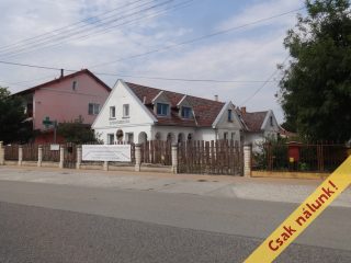 Eladó 250 m²-escsaládi ház Tiszakécske, Kossuth Lajos utca: 85'000'000 Ft