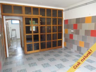 Eladó 250 m²-escsaládi ház Tiszakécske, Kossuth Lajos utca: 85'000'000 Ft