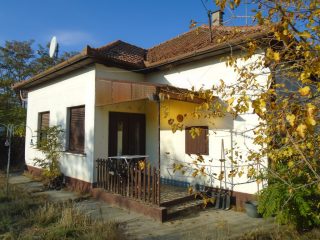 Eladó 102 m²-escsaládi ház Tiszakécske, Kurázs utca: 27'900'000 Ft