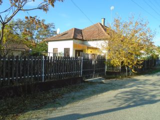 Eladó 102 m²-escsaládi ház Tiszakécske, Kurázs utca: 27'900'000 Ft