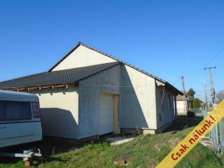 Eladó 146 m²-escsaládi ház Tiszakécske, Rév út: 39'500'000 Ft