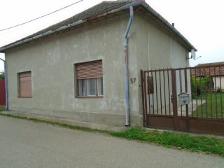Eladó 70 m²-escsaládi ház Tiszakécske, Városközpont utca: 32'500'000 Ft