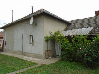 Eladó 70 m²-escsaládi ház Tiszakécske, Városközpont utca: 32'500'000 Ft