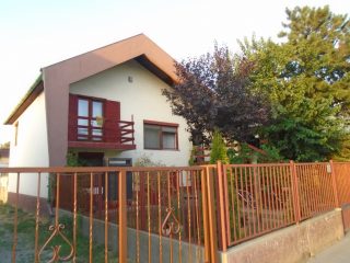 Eladó 173 m²-escsaládi ház Tiszakécske, Városközpont utca: 73'900'000 Ft