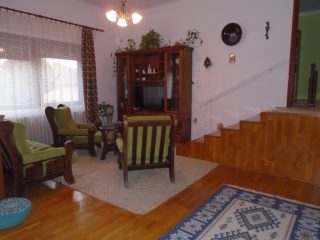 Eladó 173 m²-escsaládi ház Tiszakécske, Városközpont utca: 73'900'000 Ft