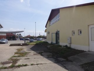 Kiadó 450 m²-esüzlethelyiség utcai bejárattal Tiszakécske, Vízhányó János utca: 800'000 Ft