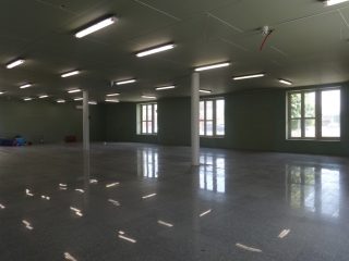 Kiadó 450 m²-esüzlethelyiség utcai bejárattal Tiszakécske, Vízhányó János utca: 800'000 Ft