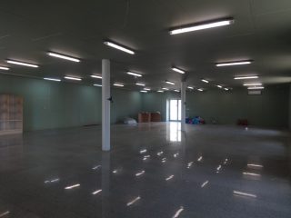 Kiadó 450 m²-esüzlethelyiség utcai bejárattal Tiszakécske, Vízhányó János utca: 800'000 Ft