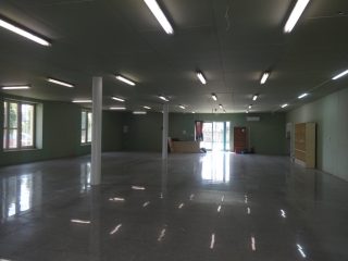 Kiadó 450 m²-esüzlethelyiség utcai bejárattal Tiszakécske, Vízhányó János utca: 800'000 Ft