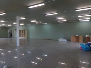 Kiadó 450 m²-esüzlethelyiség utcai bejárattal Tiszakécske, Vízhányó János utca: 800'000 Ft