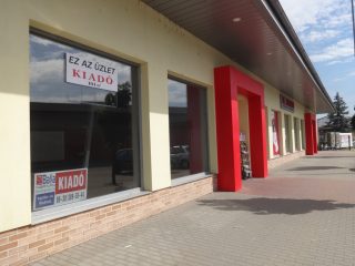 Kiadó 101 m²-esüzlethelyiség utcai bejárattal Tiszakécske, Vizhányó János utca: 300'000 Ft