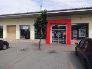 Kiadó 101 m²-esüzlethelyiség utcai bejárattal Tiszakécske, Vizhányó János utca: 300'000 Ft