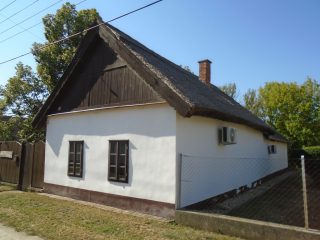 Eladó 70 m²-escsaládi ház Tiszaug, Petőfi Sándor út: 23'500'000 Ft