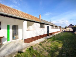 Eladó 156 m²-escsaládi ház Tóalmás, Béke út: 34'900'000 Ft