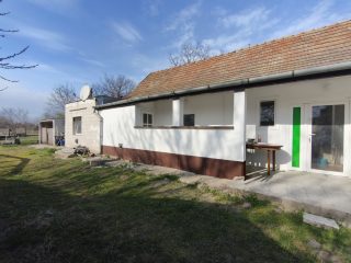 Eladó 156 m²-escsaládi ház Tóalmás, Béke út: 34'900'000 Ft