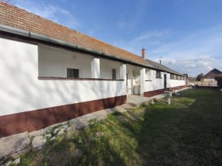 Eladó 156 m²-escsaládi ház Tóalmás, Béke út: 34'900'000 Ft