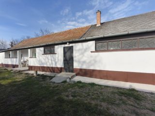 Eladó 156 m²-escsaládi ház Tóalmás, Béke út: 34'900'000 Ft