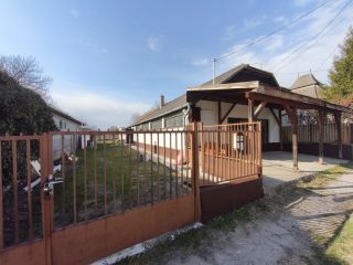 Eladó 156 m²-escsaládi ház Tóalmás, Béke út: 34'900'000 Ft