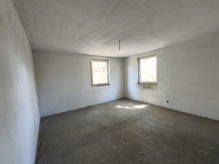 Eladó 360 m²-escsaládi ház Tóalmás, Kossuth Lajos út környéke: 60'000'000 Ft