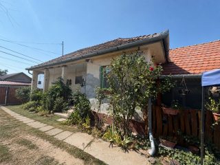 Eladó 78 m²-escsaládi ház Tóalmás, Szőlő utca: 36'900'000 Ft