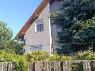 Eladó 160 m²-escsaládi ház Tököl, Dobó Katalin közeli utca: 129'900'000 Ft