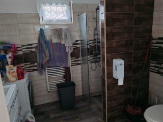 Eladó 98 m²-escsaládi ház Tököl, Főút közeli utca: 109'900'000 Ft