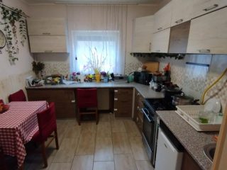 Eladó 80 m²-escsaládi ház Tököl, Főút közeli utca: 78'000'000 Ft