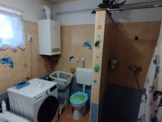 Eladó 80 m²-escsaládi ház Tököl, Főút közeli utca: 78'000'000 Ft