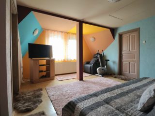 Eladó 234 m²-escsaládi ház Tököl, központban: 136'900'000 Ft