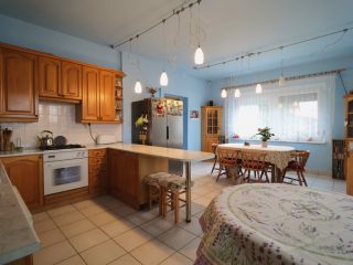 Eladó 234 m²-escsaládi ház Tököl, központban: 136'900'000 Ft