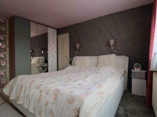 Eladó 234 m²-escsaládi ház Tököl, központban: 136'900'000 Ft