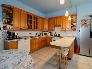 Eladó 234 m²-escsaládi ház Tököl, központban: 136'900'000 Ft