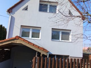 Eladó 234 m²-escsaládi ház Tököl, központban: 136'900'000 Ft