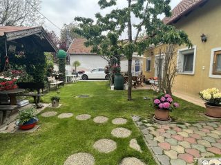 Eladó 315 m²-escsaládi ház Törökbálint, Kossuth Lajos utca: 325'000'000 Ft