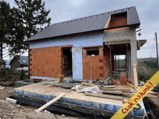 Eladó 110 m²-estársasházi lakás Törökbálint, Séta utca: 155'000'000 Ft