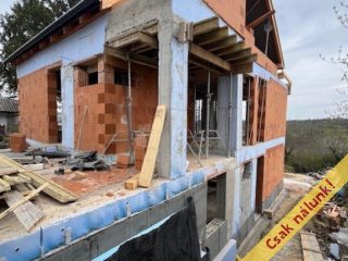 Eladó 110 m²-estársasházi lakás Törökbálint, Séta utca: 155'000'000 Ft