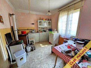 Eladó 83 m²-escsaládi ház Tura, Temető köz: 26'900'000 Ft