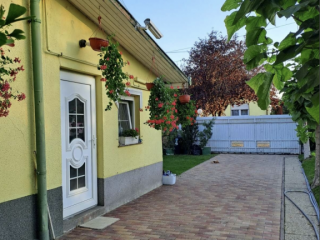 Eladó 220 m²-escsaládi ház Üllő, Többgenerációs: 135'000'000 Ft