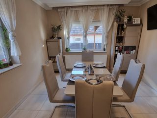 Eladó 320 m²-escsaládi ház Üllő, teljes körűen felújított: 257'900'000 Ft