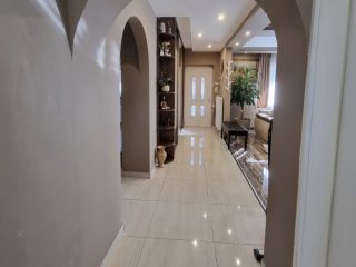 Eladó 320 m²-escsaládi ház Üllő, teljes körűen felújított: 257'900'000 Ft