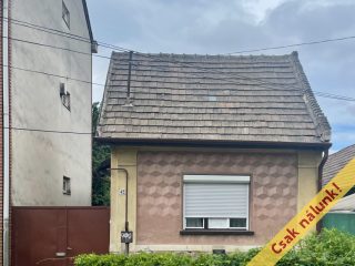 Eladó 60 m²-escsaládi ház Vác, Belváros: 65'000'000 Ft