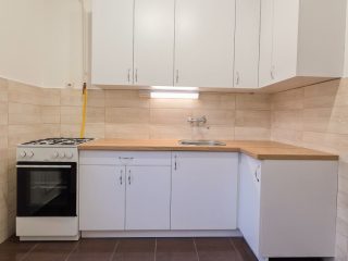 Kiadó 45 m²-estársasházi lakás Vác, Cserhát utca: 190'000 Ft