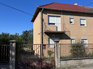 Eladó 85 m²-esikerház Vác, Cserje utca: 89'900'000 Ft