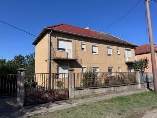 Eladó 85 m²-esikerház Vác, Cserje utca: 89'900'000 Ft