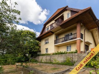Eladó 82 m²-estársasházi lakás Vác, Cserje utca: 124'900'000 Ft